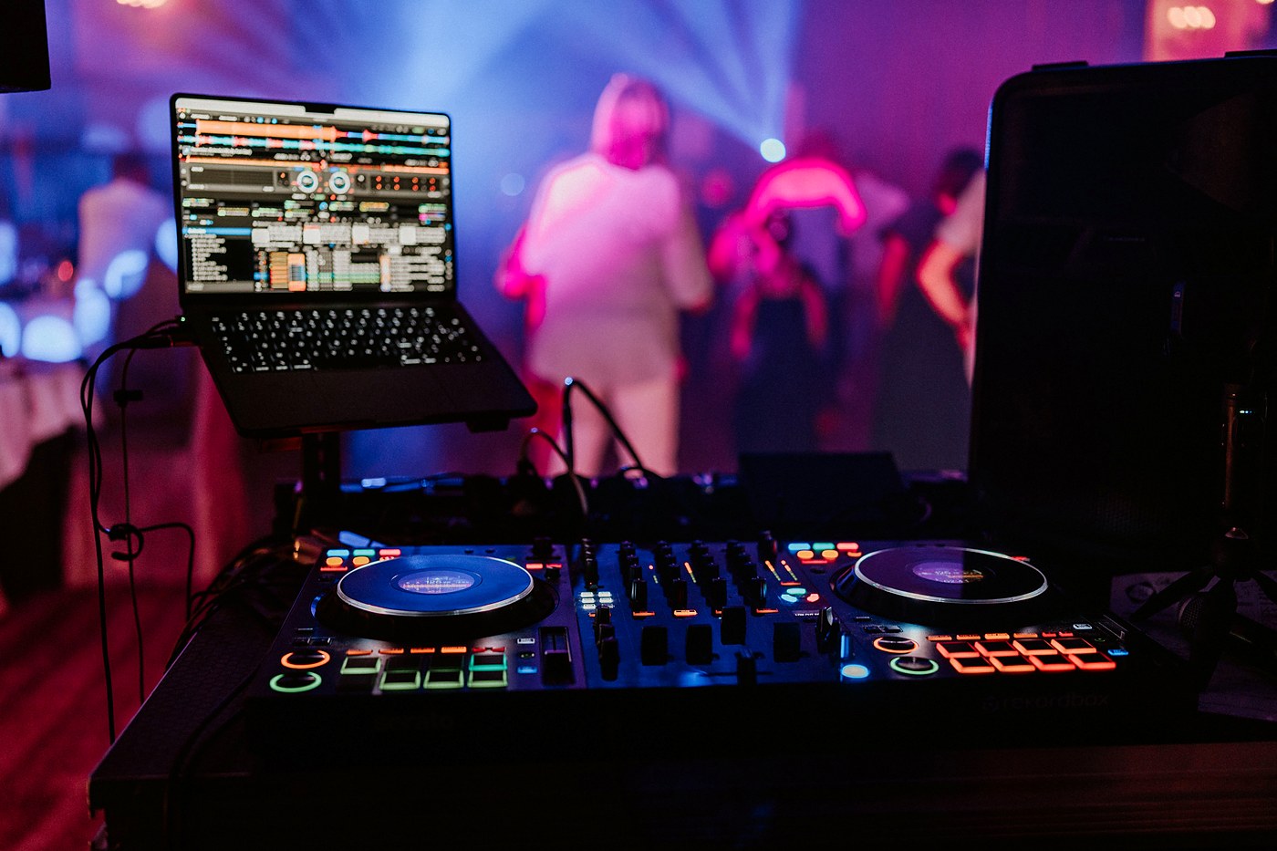 Pourquoi choisir un DJ professionnel pour son mariage ?