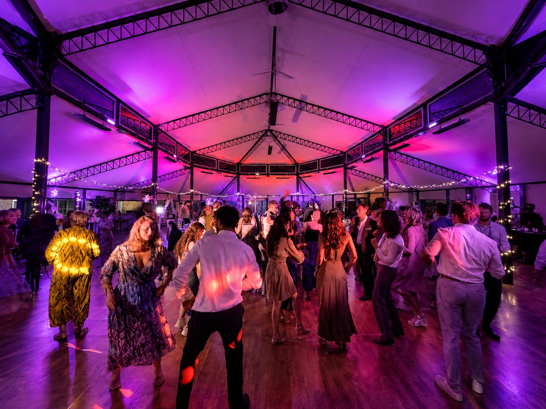 Ambiance guinguette lors d'un mariage à L'Orangerie, près de Lille