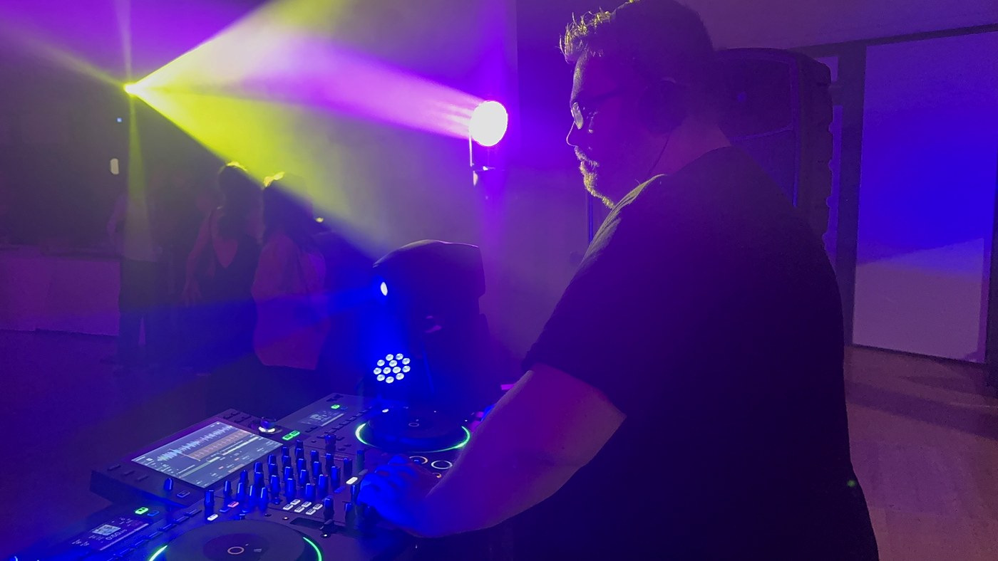 Julien, votre Deejay : une passion pour la musique, mais surtout pour les gens